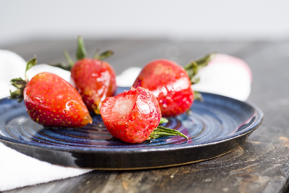 [Image: Candied-Strawberries-%E7%B3%96%E8%91%AB%...size-4.jpg]
